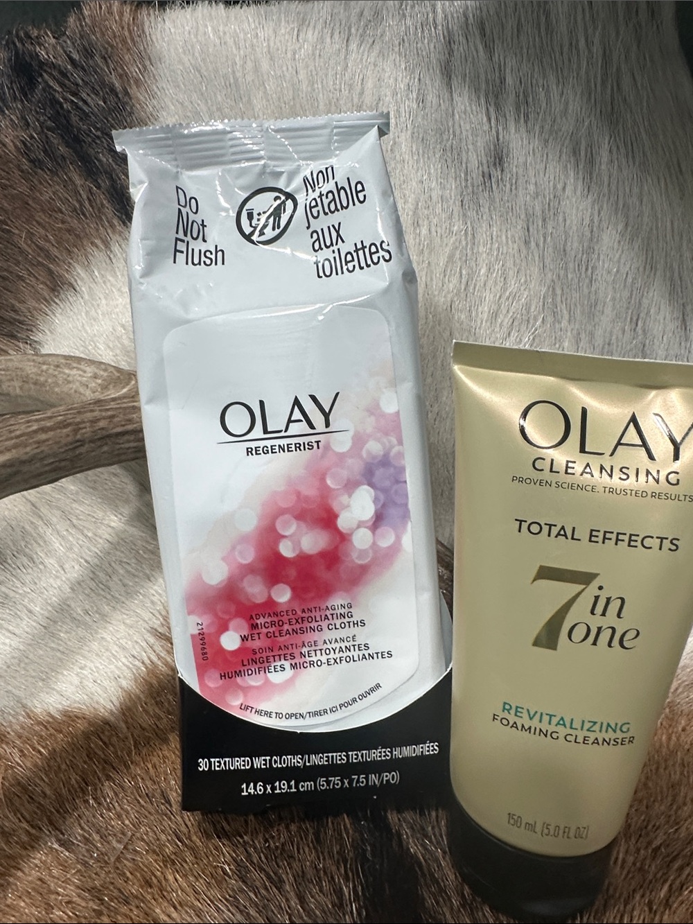 Olay Cleansing 7 in One Foaming Cleanser & Regenerist Wipes NWT